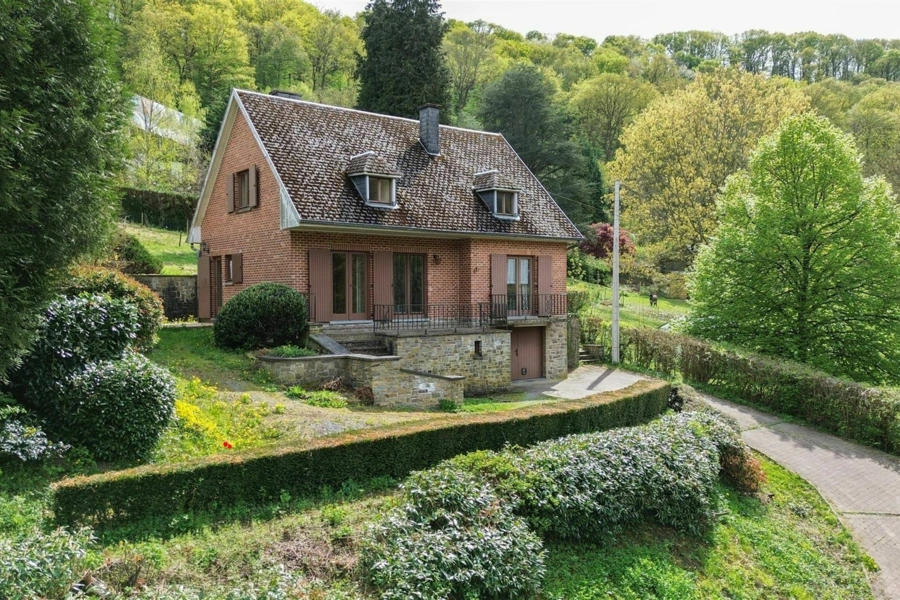 Maison 5CH au coeur du village de Crupet 