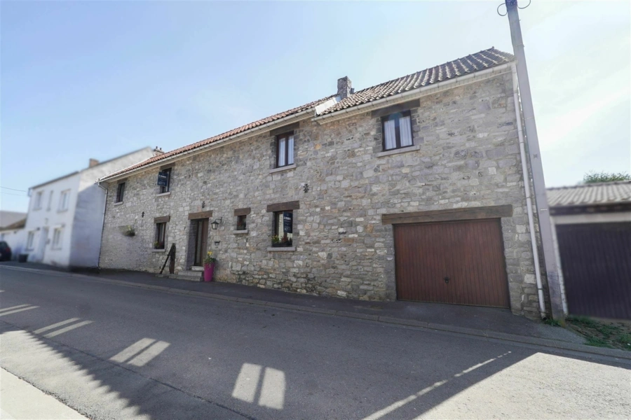 Fermette en pierre 3/4 CH vue dégagée sur la campagne