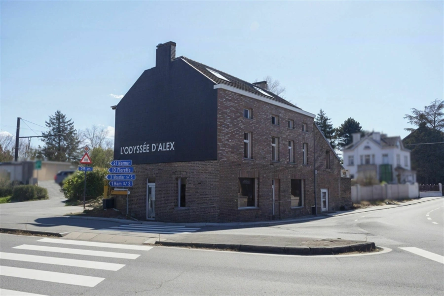 Immeuble de rapport mixte (commerce + logement) top visibilité 