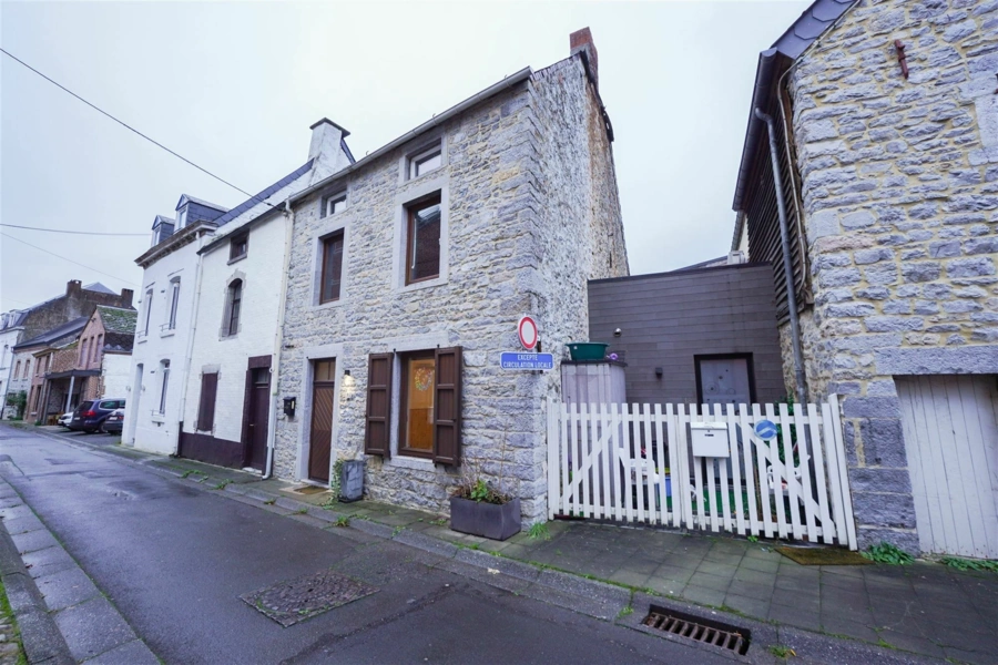 Maison villageoise en pierre 3 CH- sans travaux 