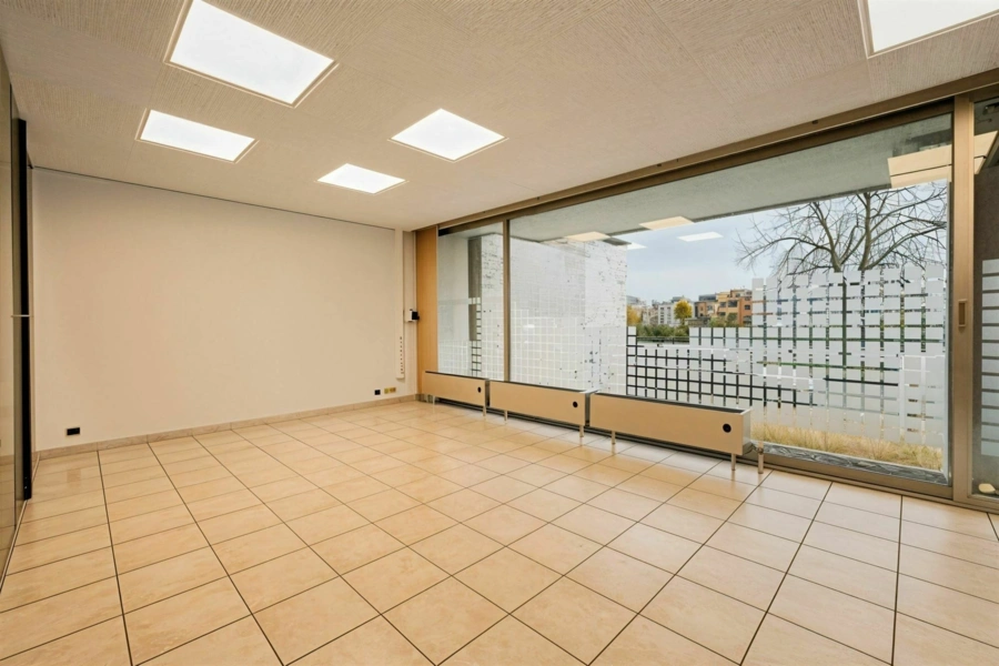 Espace professionnel de +/- 120 m² Vue MEUSE à LA PLANTE