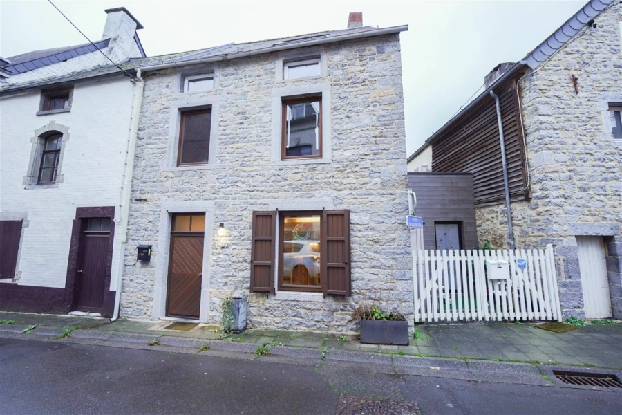 Maison villageoise en pierre 3 CH- sans travaux 