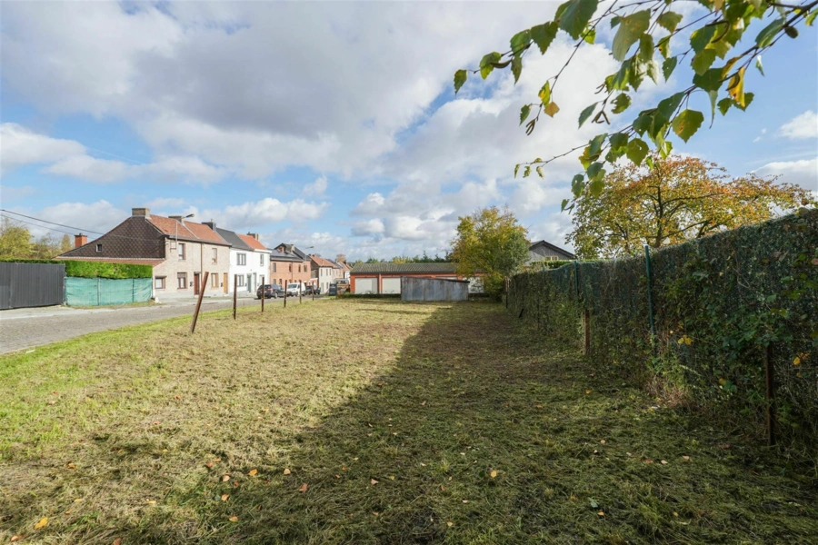 Terrain plat dans un quartier calme de Gilly