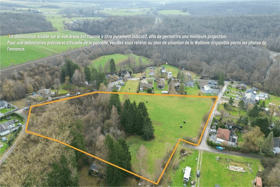 Vaste terrain de 1,8 hectares -  multiples possibilités