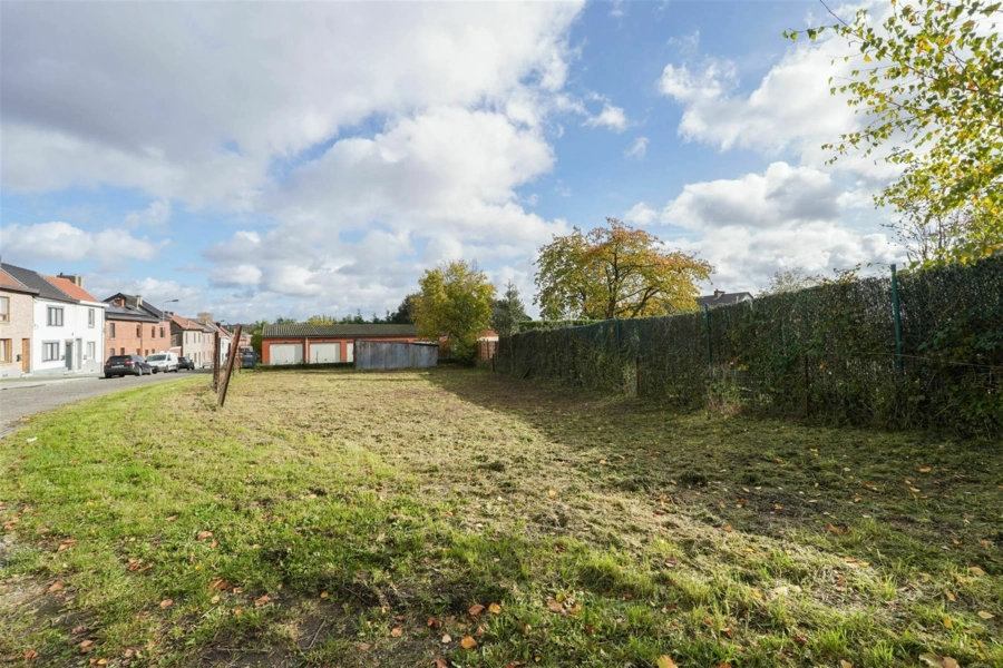 Terrain plat dans un quartier calme de Gilly