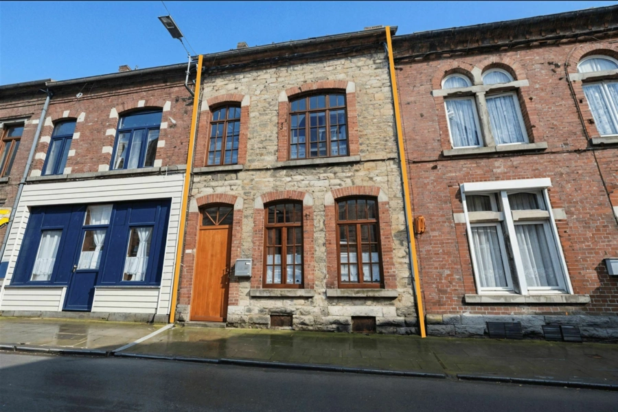 Charmante maison d'habitation à rénover à Leffe