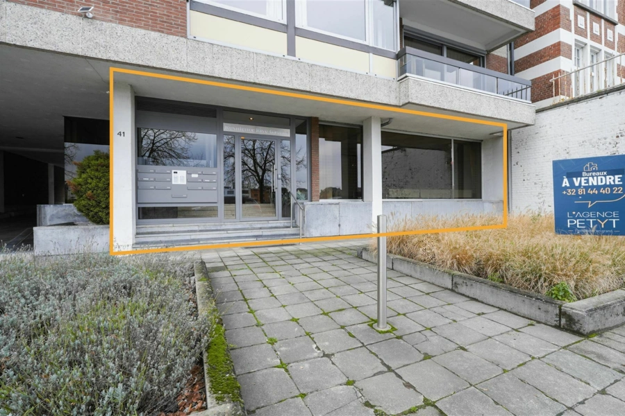 Espace professionnel de +/- 120 m² Vue MEUSE à LA PLANTE