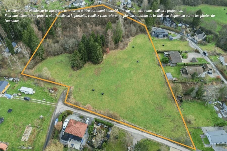 Vaste terrain de 1,8 hectares -  multiples possibilités