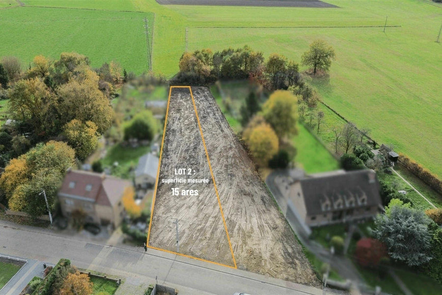 Beau terrain de 15 ares libre de constructeur à Spy 