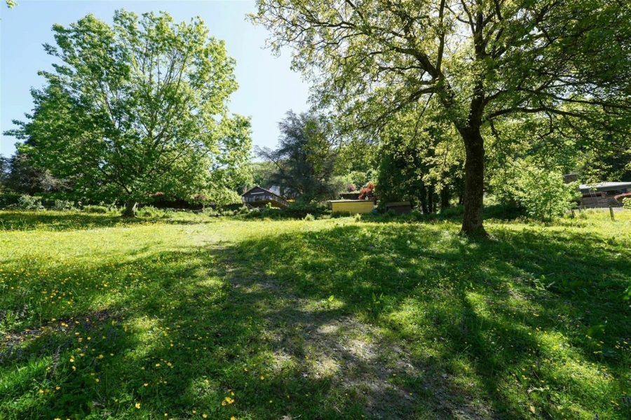 Terrain bâtissable de +/- 15 ares dans le village de Crupet 