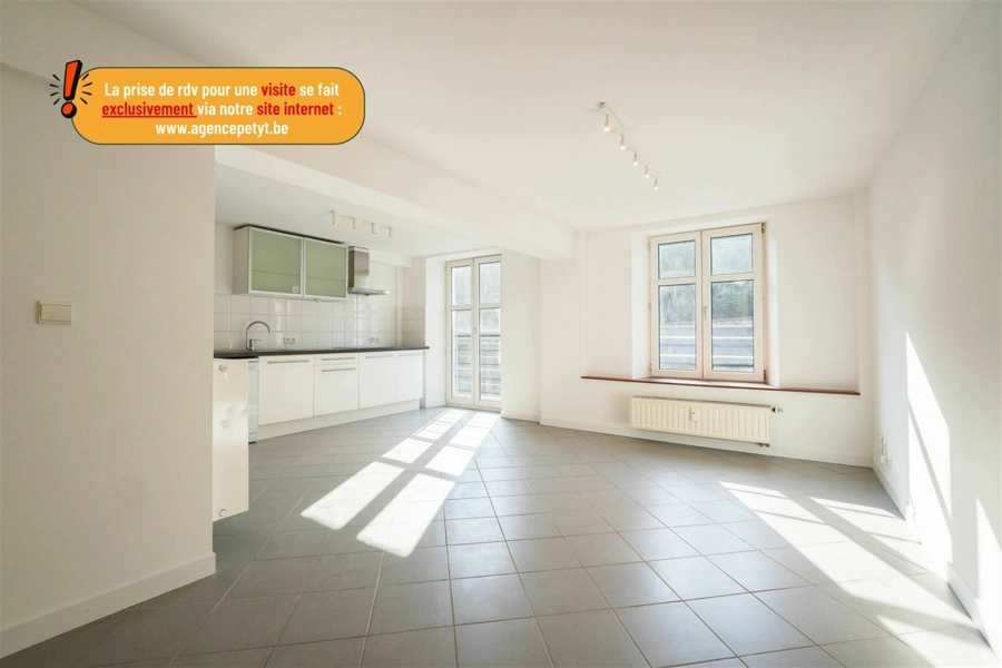 Appart 2 CH entièrement rénové avec place de parking