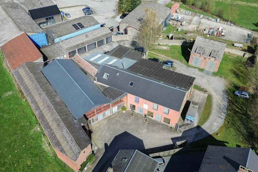 Site d'exception avec loft, salle polyvalente et entrepôts