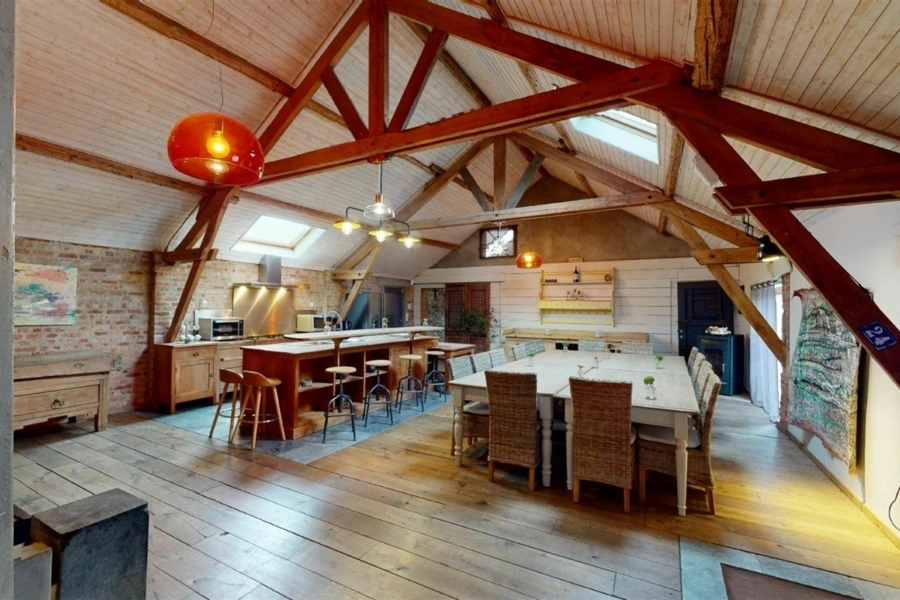 Site d'exception avec loft, salle polyvalente et entrepôts