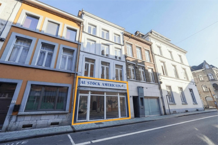 Rez-de-chaussée commercial en plein centre de Dinant
