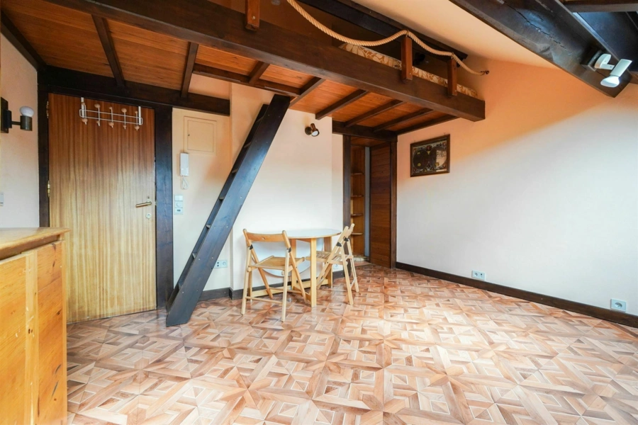 Lumineux studio ± 29 m² -  situé proche de Tabora