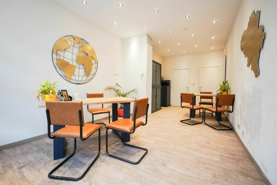 Local commercial de ± 30 m² -  Place Wiertz