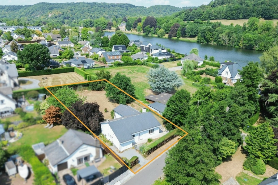 Villa plain pied 4 CH avec garage- 100 m de la  Meuse