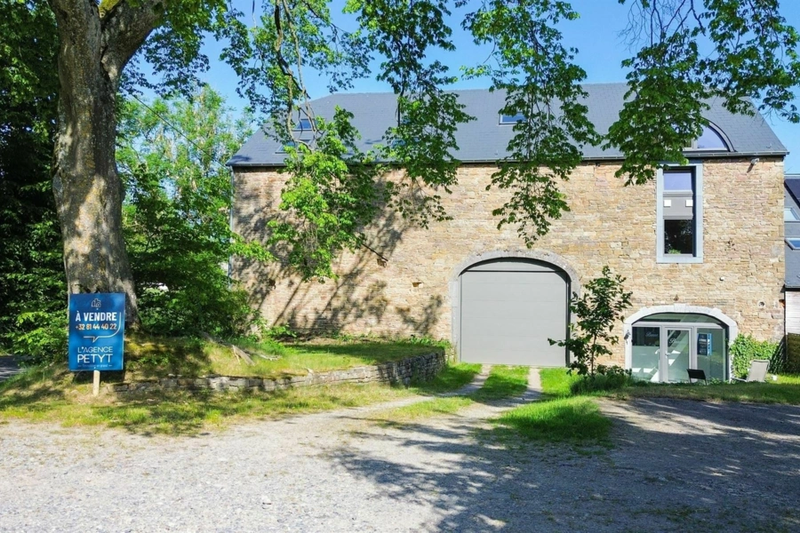 Duplex 2 chambres rénové avec entrepôt
