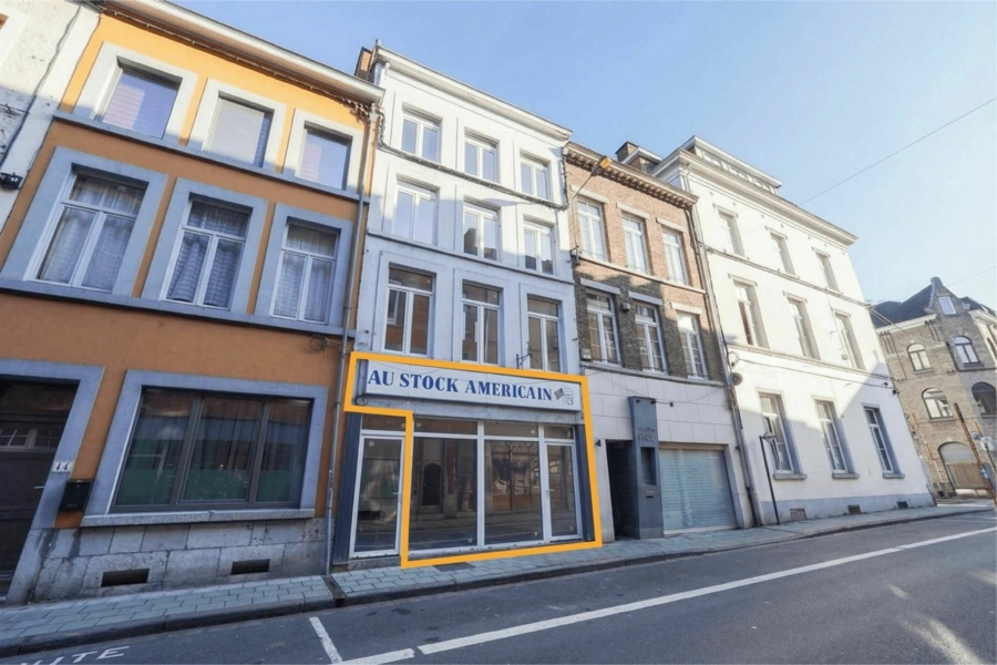 Rez-de-chaussée commercial en plein centre de Dinant